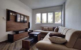 Apartments & Restaurant Pirlitor